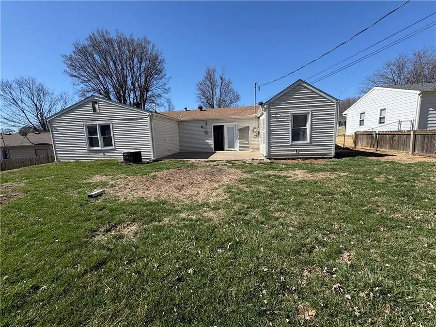 2305 Castle Lane, Saint Joseph, MO 64503 - #2