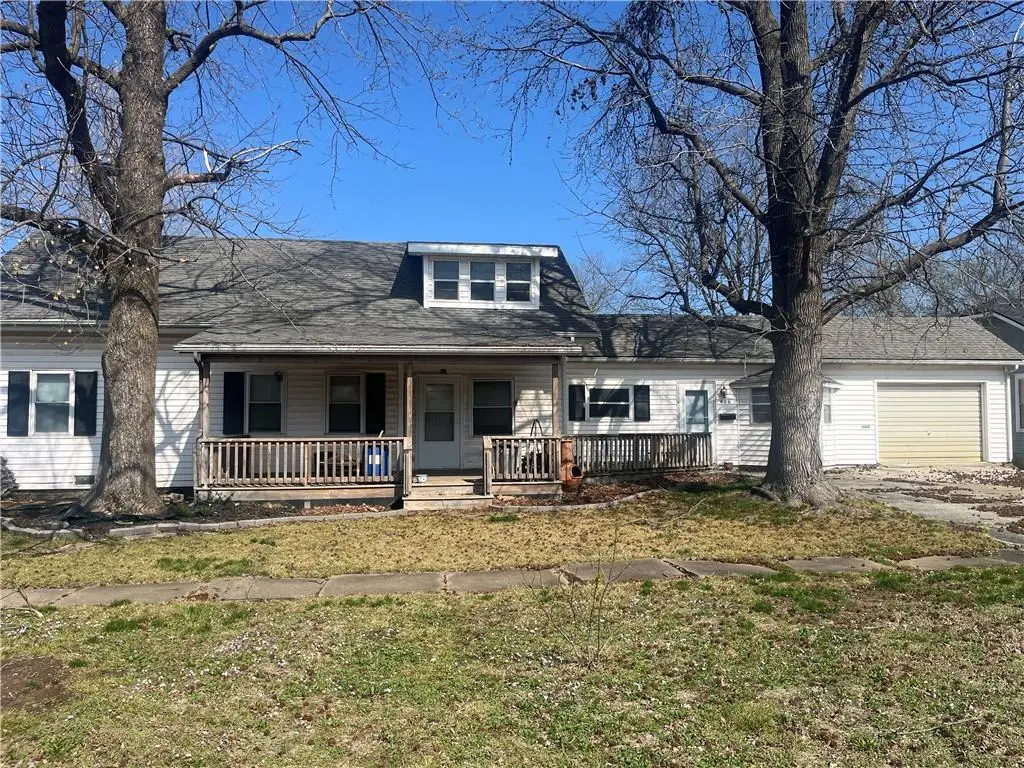 406 E 15th Street, Baxter Springs, KS 66713 - #1