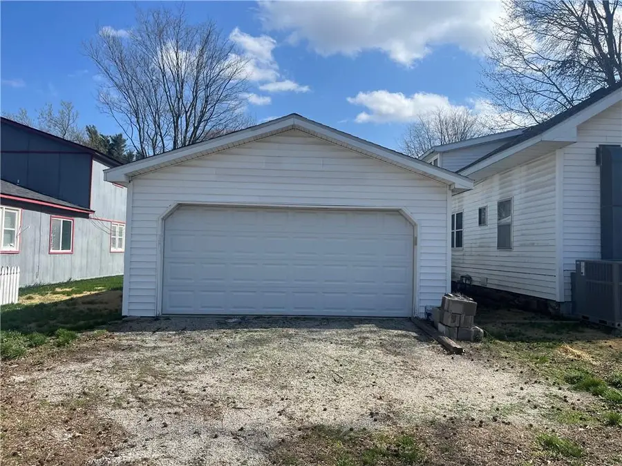 406 E 15th Street, Baxter Springs, KS 66713 - #3