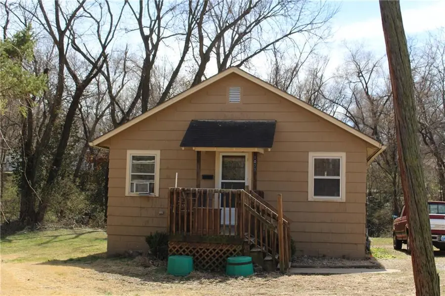 1027 Delaware Street, Leavenworth, KS 66048 - #3