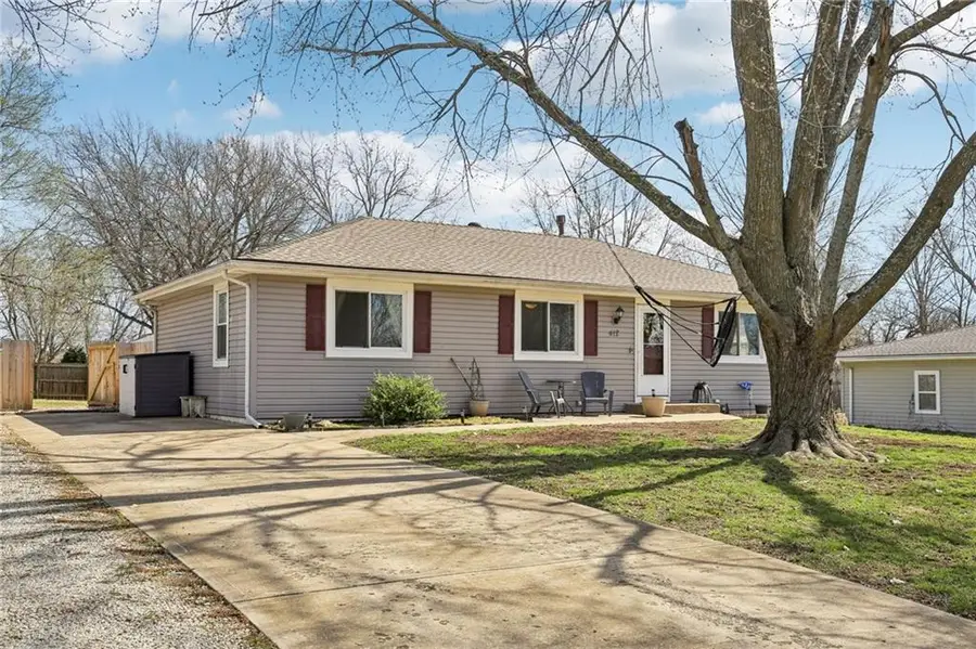 412 S Jefferson Street, Spring Hill, KS 66083 - #3