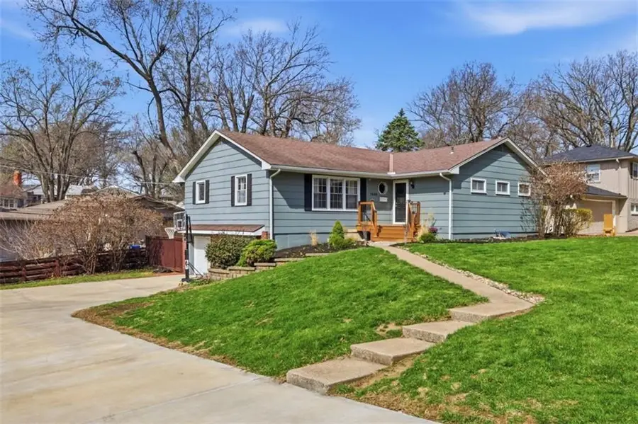 7630 Pawnee Street, Prairie Village, KS 66208 - #2