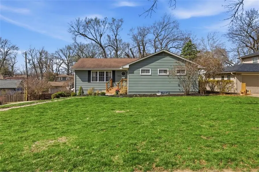 7630 Pawnee Street, Prairie Village, KS 66208 - #3