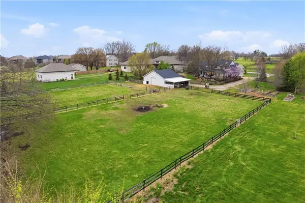 10585 W 157th Terrace, Overland Park, KS 66221