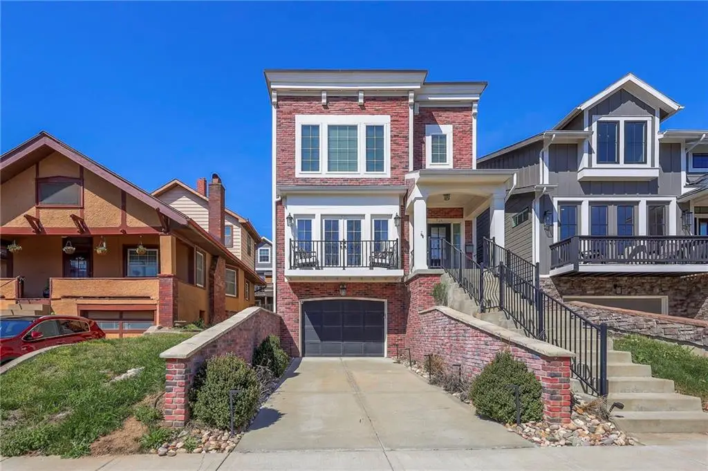 716 W 45th Street, Kansas City, MO 64111 - #1