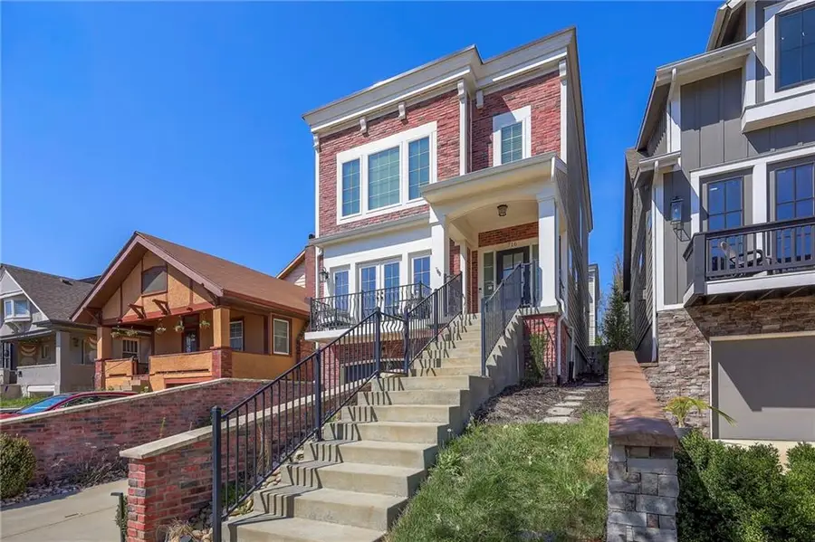 716 W 45th Street, Kansas City, MO 64111 - #2