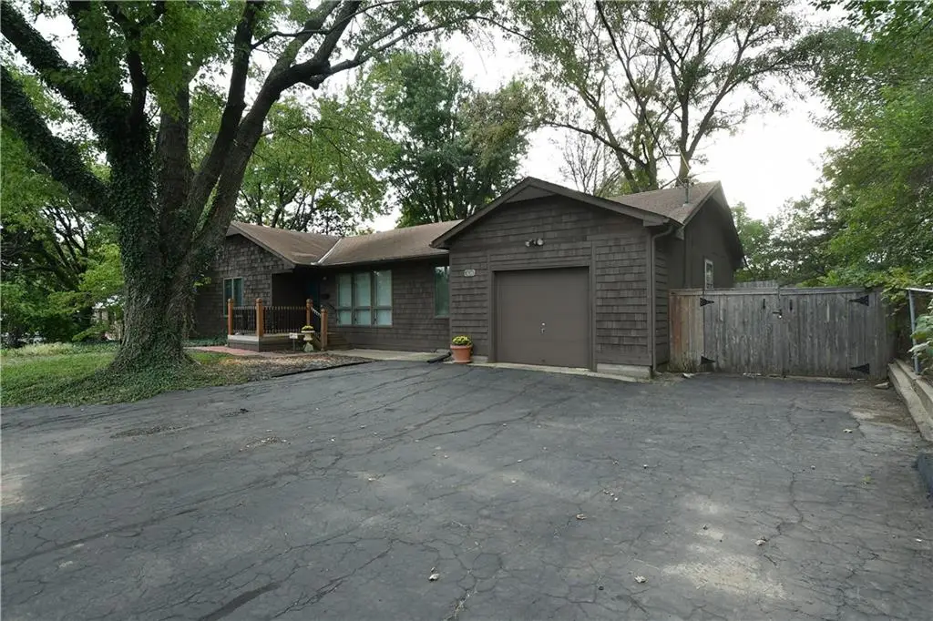 10200 Pflumm Road, Lenexa, KS 66215 - #1