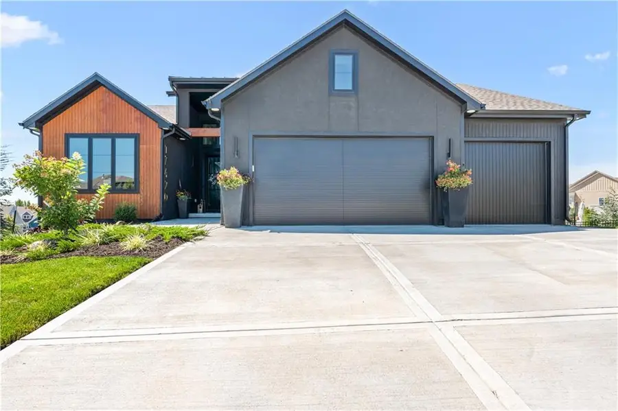 17420 Crystal Street, Overland Park, KS 66221 - #2