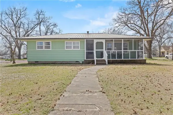 628 Maple Street, Chetopa, KS 67336