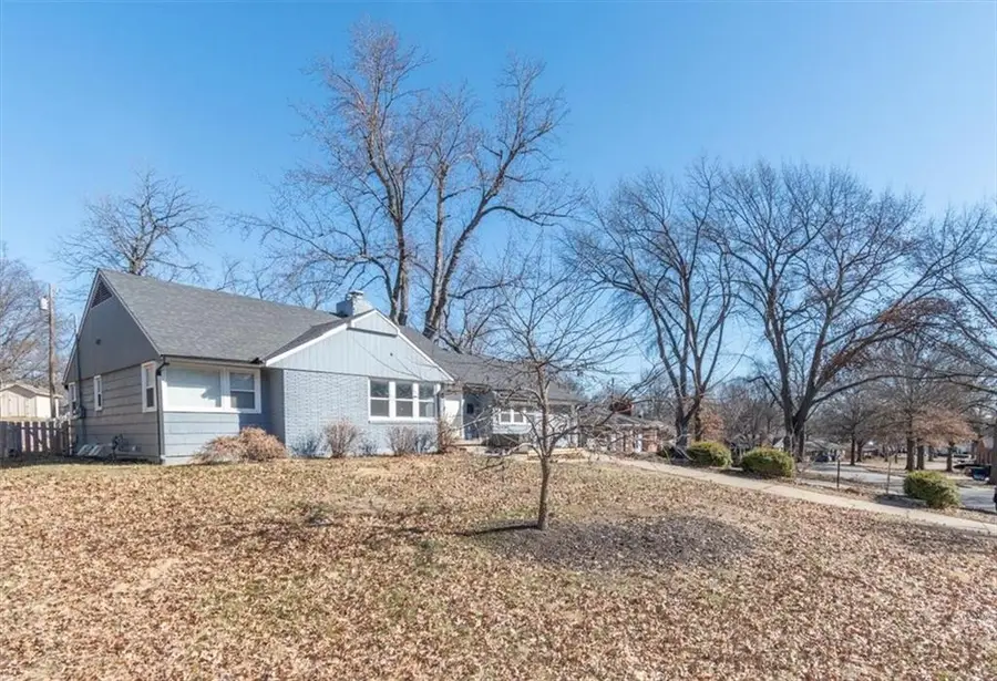 660 E Red Road, Independence, MO 64055 - #2