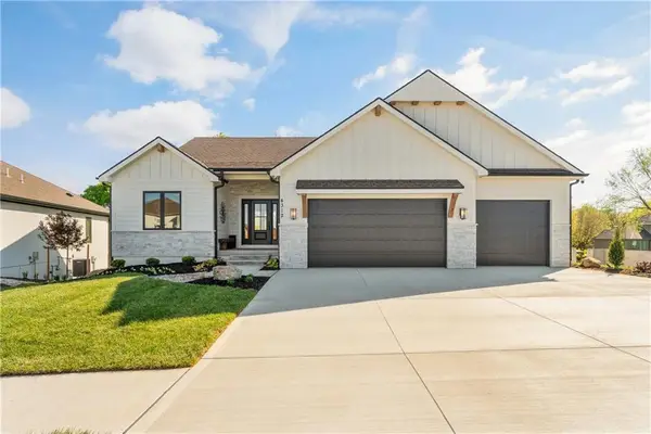 4332 NE Hideaway Drive, Lee's Summit, MO 64064