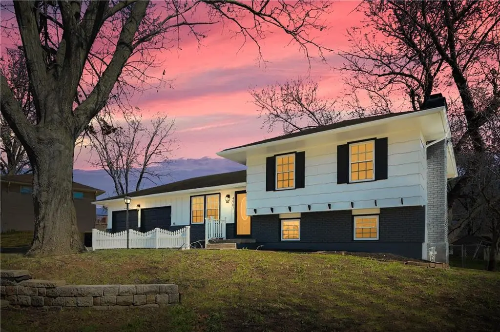 4907 Crescent Avenue, Kansas City, MO 64133 - #1