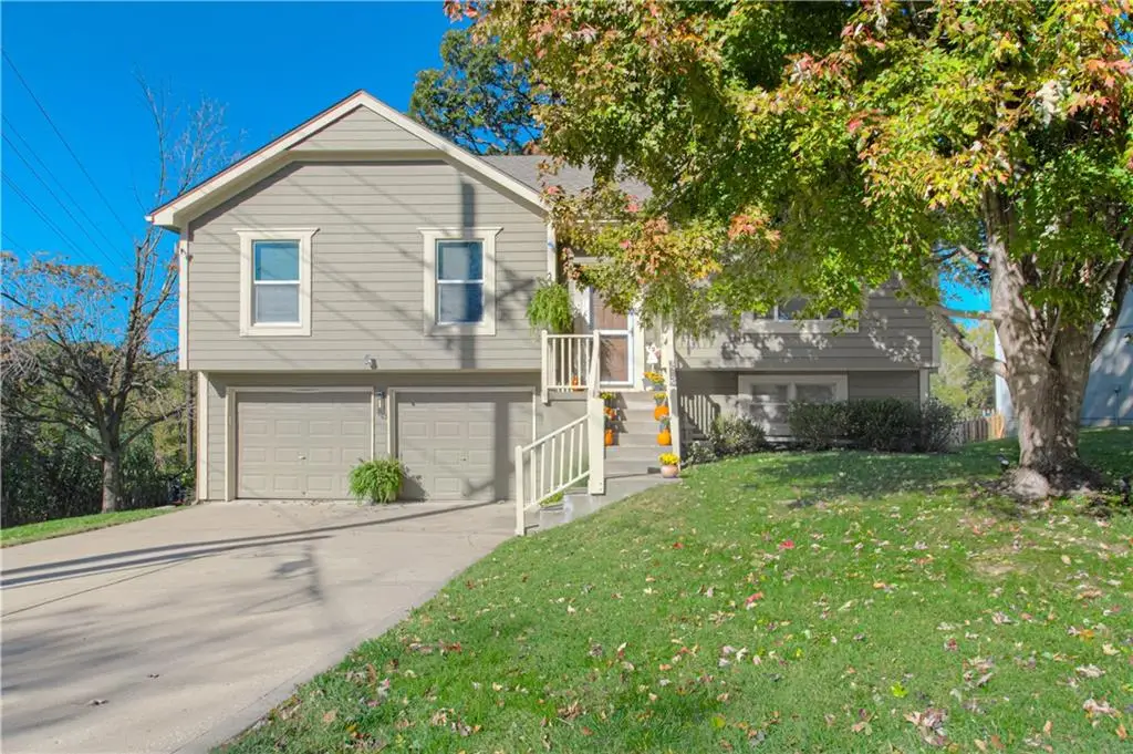 7132 N Hickory Street, Kansas City, MO 64118 - #1