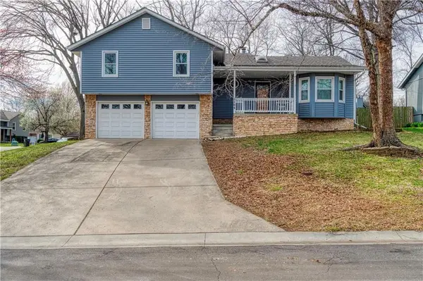 1104 NE Country Lane, Lee's Summit, MO 64086