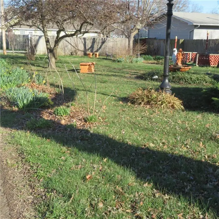 215 S Cottonwood Street, Iola, KS 66749 - #1