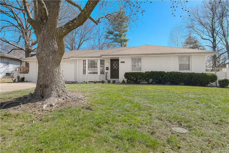 207 NW Woodbine Avenue, Lees Summit, MO 64063 - #2