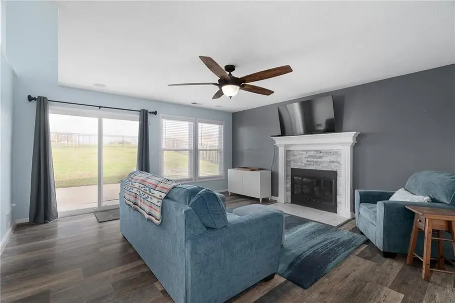 15604 Pebble Terrace, Basehor, KS 66007 - #3