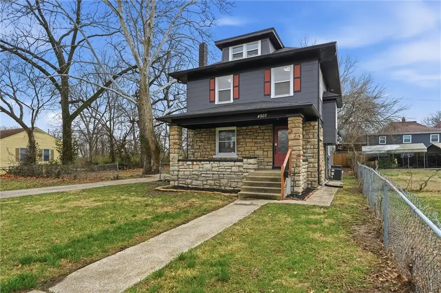 4207 E 61st Street, Kansas City, MO 64130 - #2