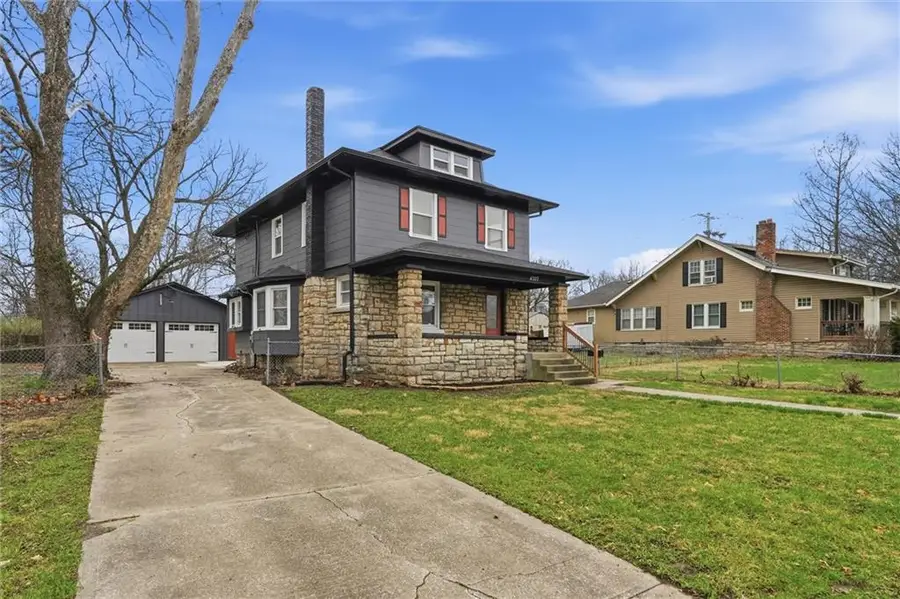 4207 E 61st Street, Kansas City, MO 64130 - #3