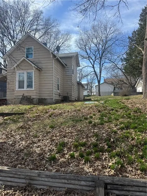 1424 6th Avenue, Leavenworth, KS 66048 - #1