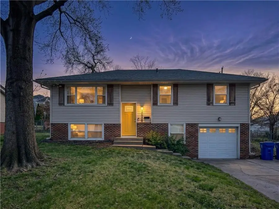 13213 Winchester Street, Grandview, MO 64030 - #3