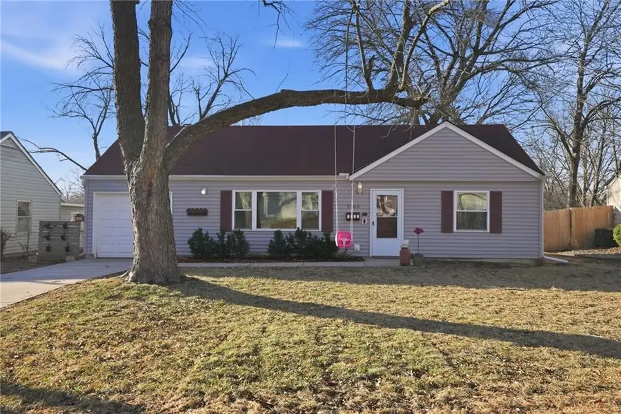 2705 W 76th Street, Prairie Village, KS 66208 - #2