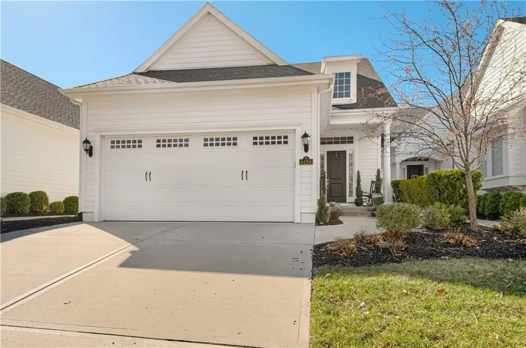 6194 Lime Stone Court, Parkville, MO 64152 - #1