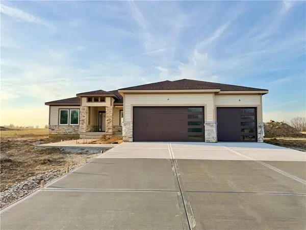 422 NE Lakota Drive, Adrian, MO 64720