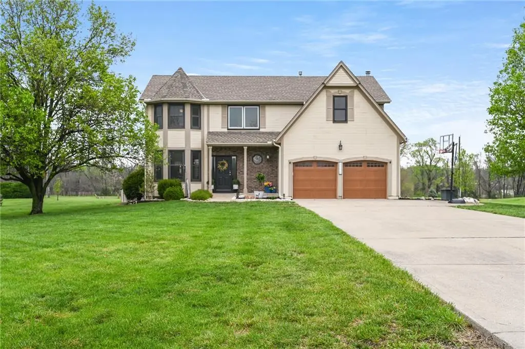 8590 Oak Country Lane, De Soto, KS 66018 - #1