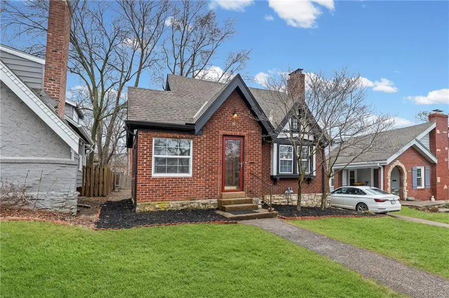 319 E 70th Terrace, Kansas City, MO 64113 - #2