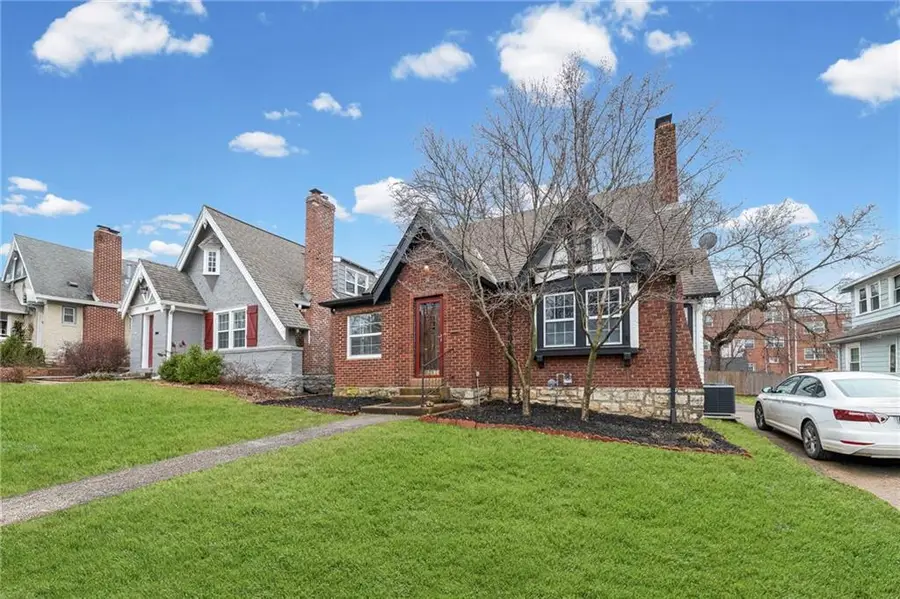 319 E 70th Terrace, Kansas City, MO 64113 - #3