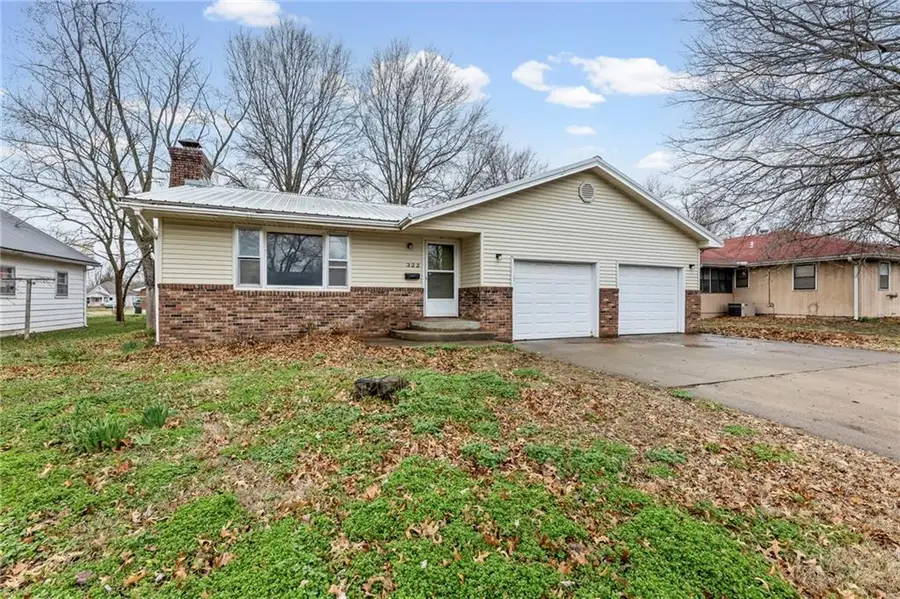 322 N 3rd Street, Iola, KS 66749 - #3