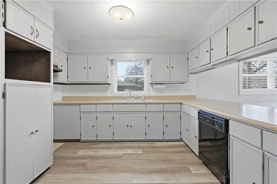 203 S Dittman Street, Frontenac, KS 66763 - #3