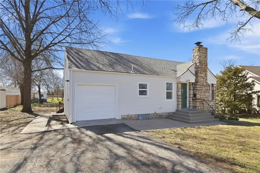 12754 Circle Drive, Shawnee, KS 66216 - #2