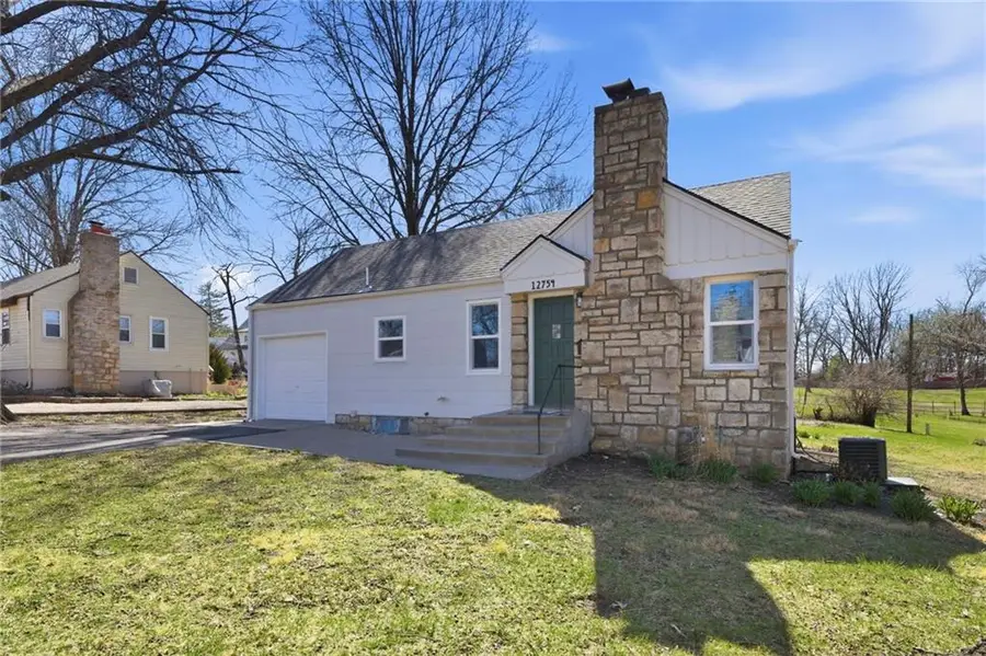 12754 Circle Drive, Shawnee, KS 66216 - #3