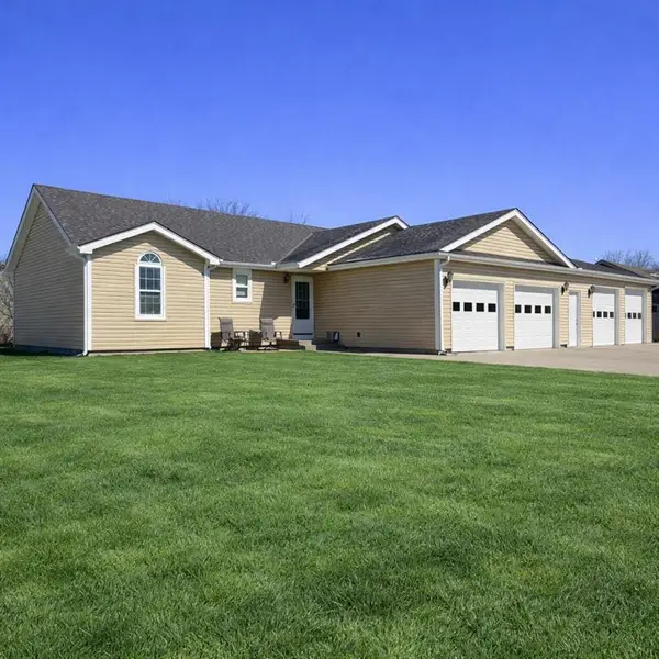 208 W 2nd Street, Garden City, MO 64747