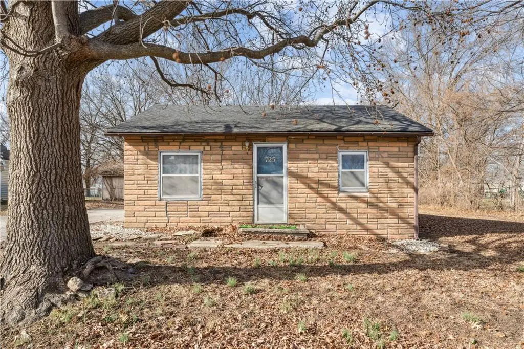 725 N Hamilton Street, Olathe, KS 66061 - #1