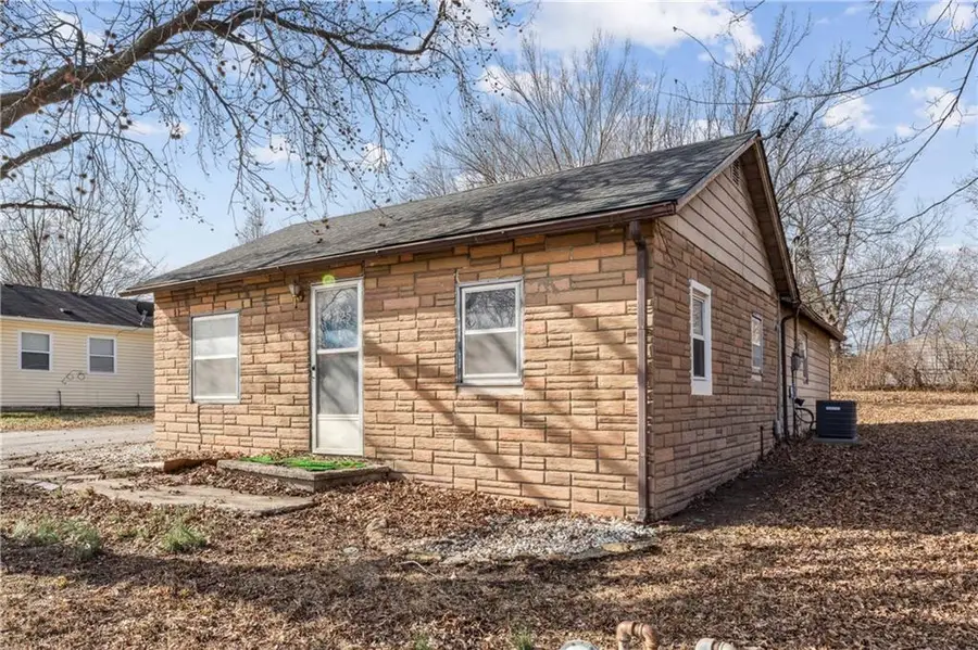 725 N Hamilton Street, Olathe, KS 66061 - #3