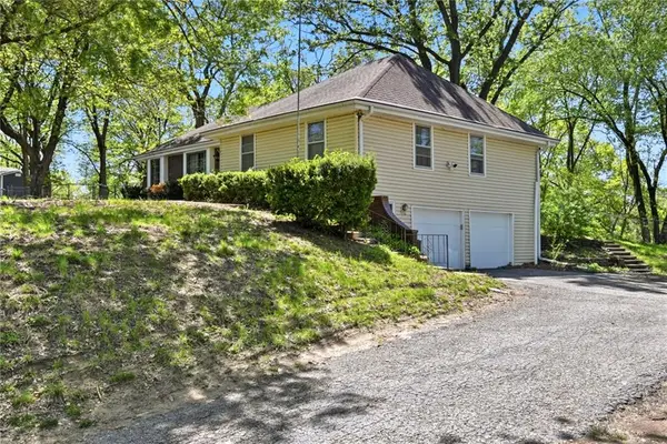 10407 NW Crooked Road, Kansas City, MO 64152