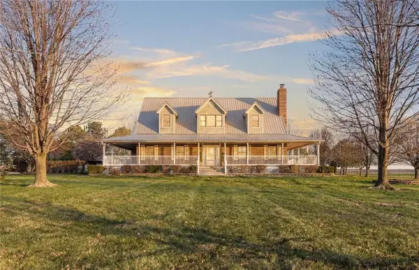 15649 Elm Branch Road, Windsor, MO 65360