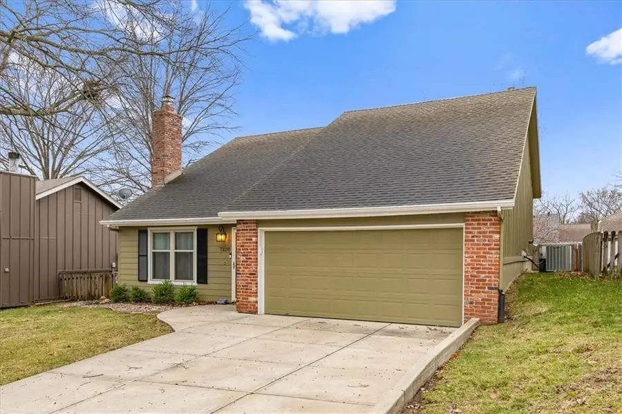 7220 Park Street, Shawnee, KS 66216 - #2