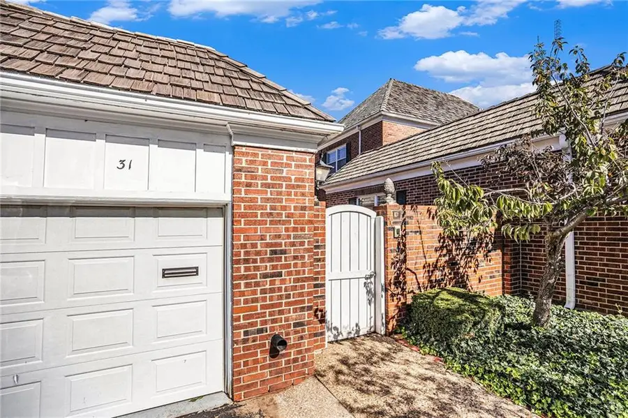 31 Compton Court, Prairie Village, KS 66208 - #2