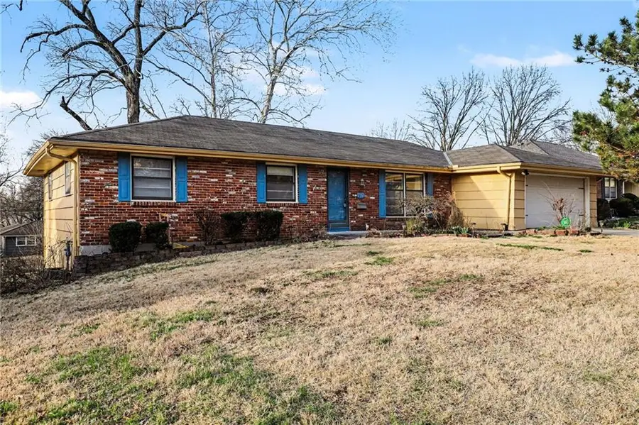 717 W 101st Street, Kansas City, MO 64114 - #2