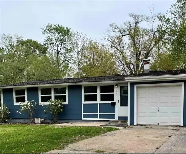 5709 N Woodland Avenue, Kansas City, MO 64118