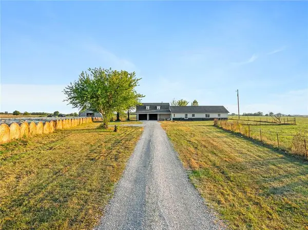9393 State Route 52 Highway, Amoret, MO 64722