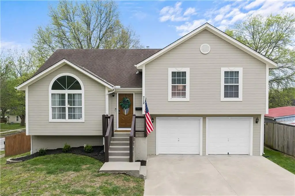 712 Locust Street, Pleasant Hill, MO 64080 - #1