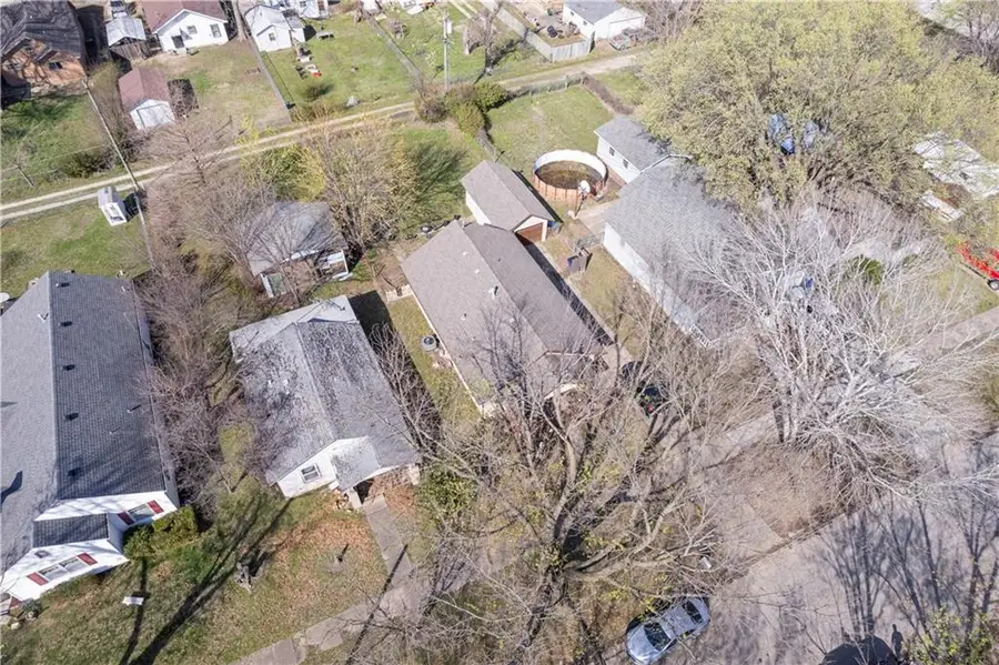 1010 W 3rd Street, Coffeyville, KS 67337 - #3