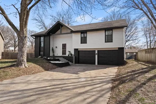 12318 S Locust Circle, Olathe, KS 66062