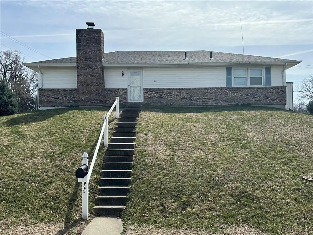 922 E 4th Street, Maryville, MO 64468 - #1