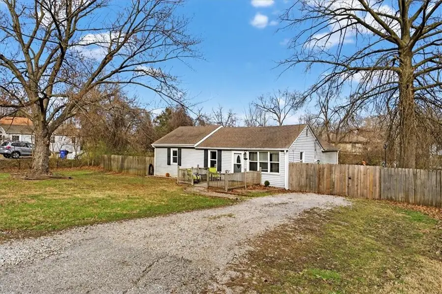 5417 Laurel Avenue, Raytown, MO 64133 - #3